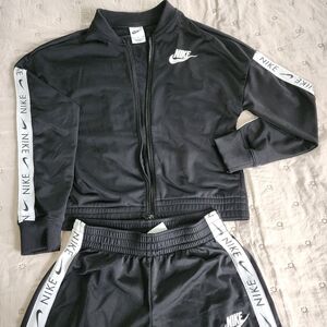 Nike track suit Boys size xl Black